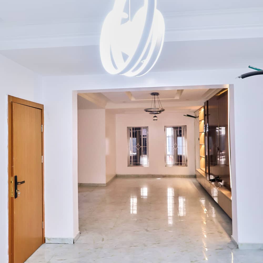 Luxurious 3 bedroom apartment for rent in Ikoyi - Image 1